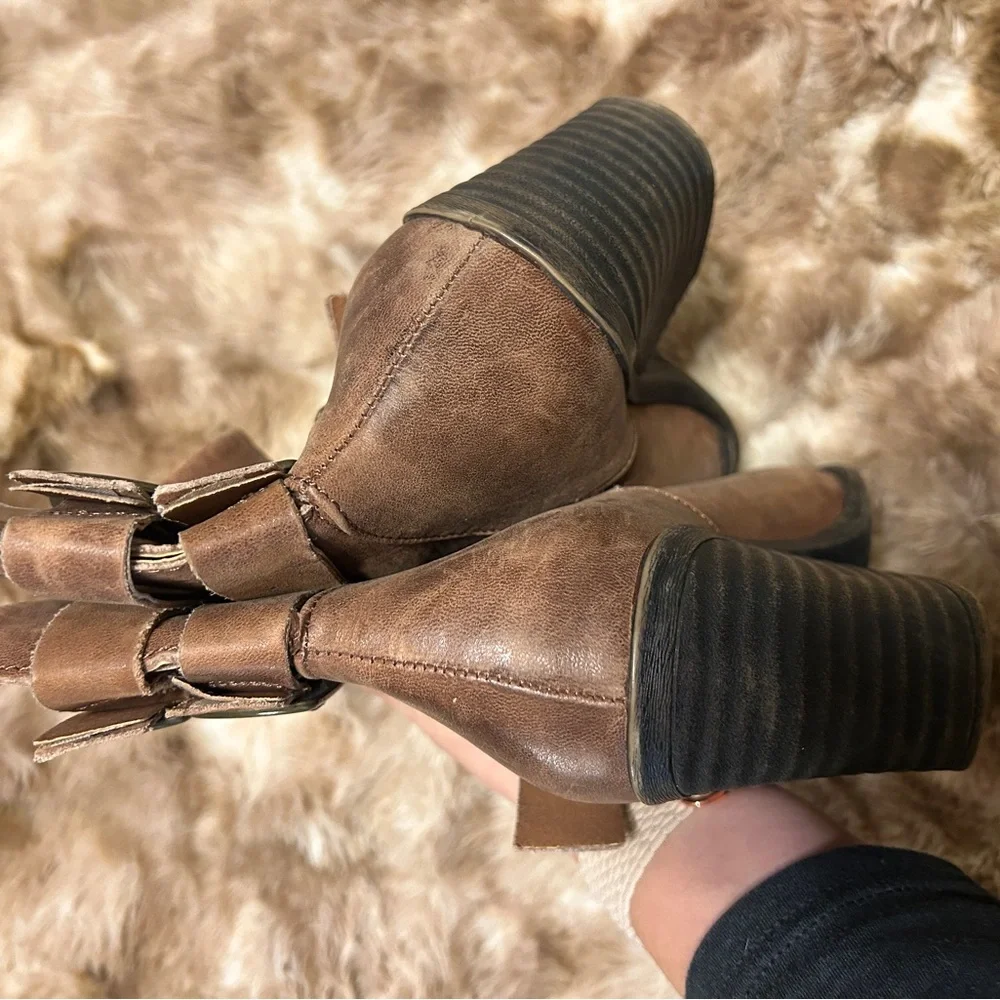 3/$10 🏷️ *LAST CHANCE!*  Lucky Brand Ankle Boots with Buckle - Picture 11 of 14